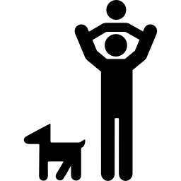 赤ん坊を肩に担ぎ、ペットの犬を脇に置いて遊ぶ父親 icon