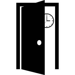 Классная открытая дверь и настенные часы позади иконка