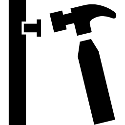 martillo clavando un clavo en una pared. icono