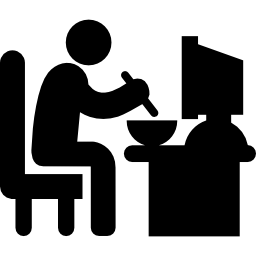 mężczyzna siedzi w swoim biurku jedząc lunch ikona