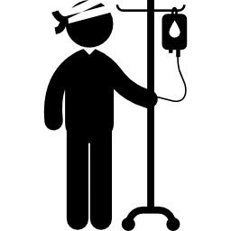 pacjent z ranną zabandażowaną głową stojącą z solą fizjologiczną przez linię dożylną ikona