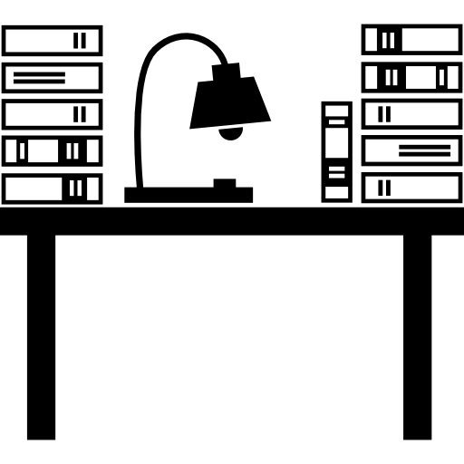 escritorio de clase del maestro con una lámpara y pilas de libros.  icono